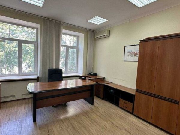 Rent commercial real estate Krugloun�versitets`ka, Pecherskii,  Kiev, Kiev oblast ID 517752